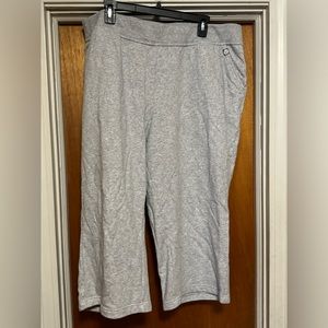 Livi crop/capri plus size sweatpants heather grey Sz 22/24
